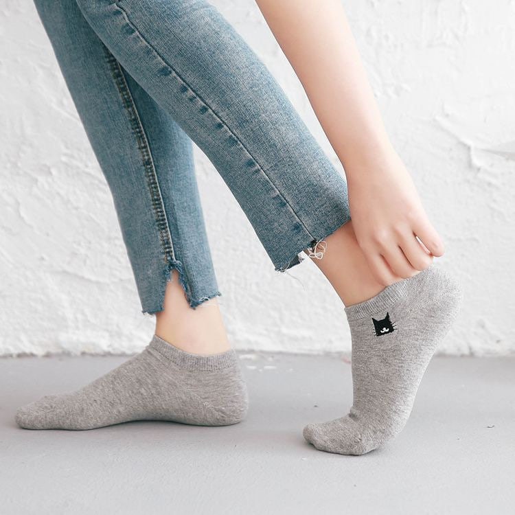 Miss June’s | Women’s 1 pair cotton ankle socks|animals | Cat | Daily | Cute | Designed | Embroidered | Gift Idea | Casual | Comfortable |
