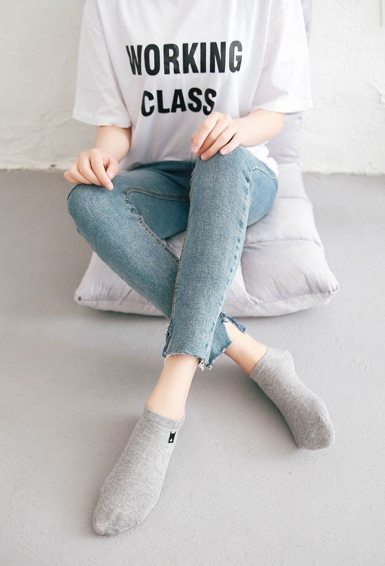 Miss June’s | Women’s 1 pair cotton ankle socks|animals | Cat | Daily | Cute | Designed | Embroidered | Gift Idea | Casual | Comfortable |